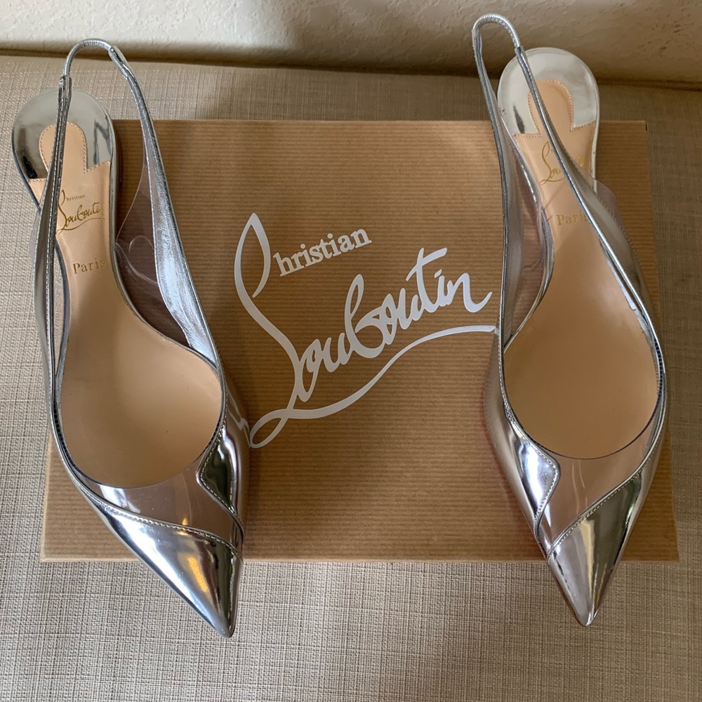 ⭕️SOLD⭕️Brand new Christian Louboutin flats